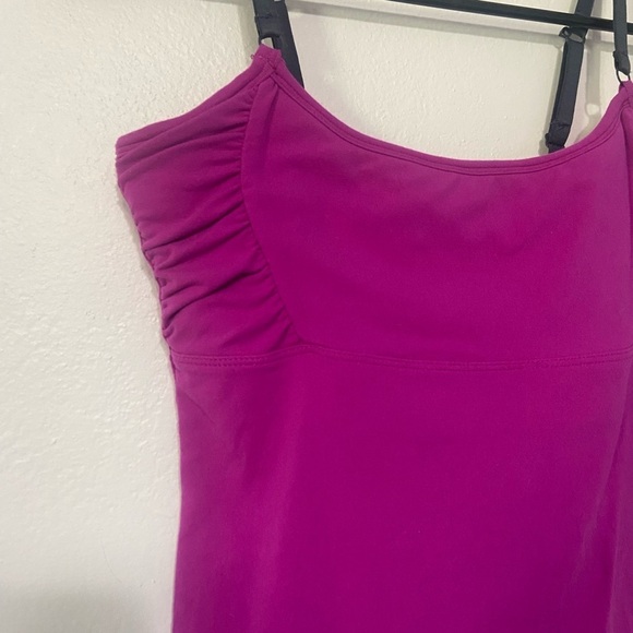 Zobha women's size 2 workout tank with convertible straps and built in shelf bra - Picture 6 of 6